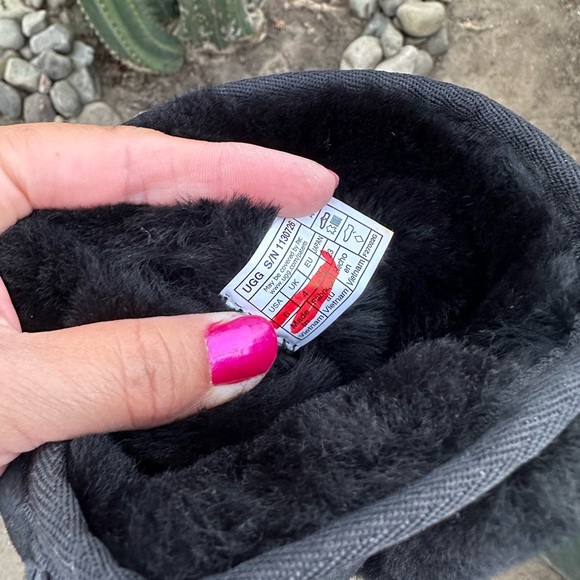 UGG SUNBURST SHORT BLACK SHEARLING BOOTS US #6 - Picture 3 of 6